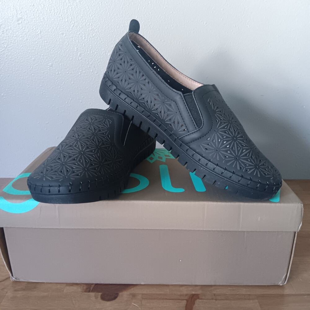 GLOLILY Elle Starburst Perf/ Walking Shoes‎ Slip-On Black Black Size: 6.5 M NWB